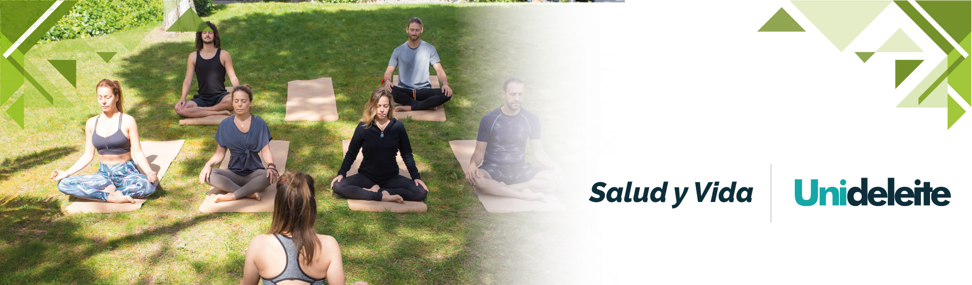 Fotografía de cabecera para la sección Salud y Bienestar de Unideleite la imagen es una plano medio de un grupo de personas realizando yoga